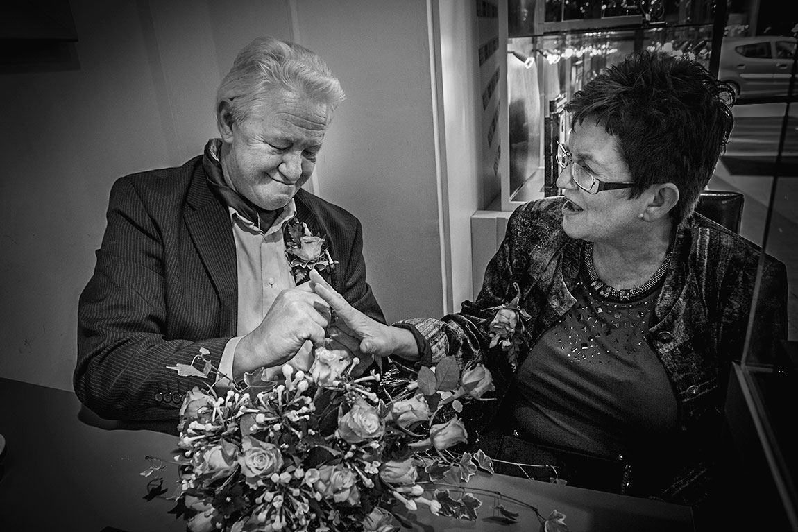 Nederlandse bruidsfotografie huwelijk bruiloft loveshoot van Marco & Sari in Den Haag