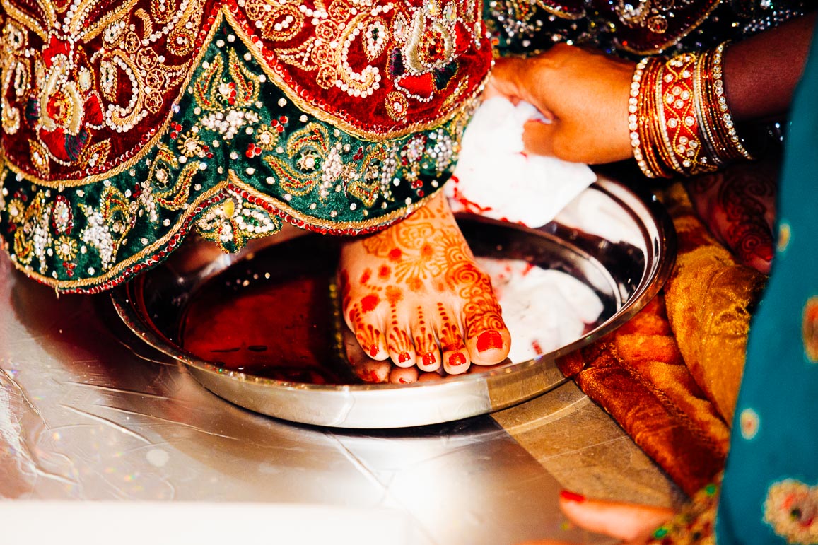 Hindoestaanse bruidsfotografie trouwreportage huwelijk bruiloft en de rituelen tijdens vivaah